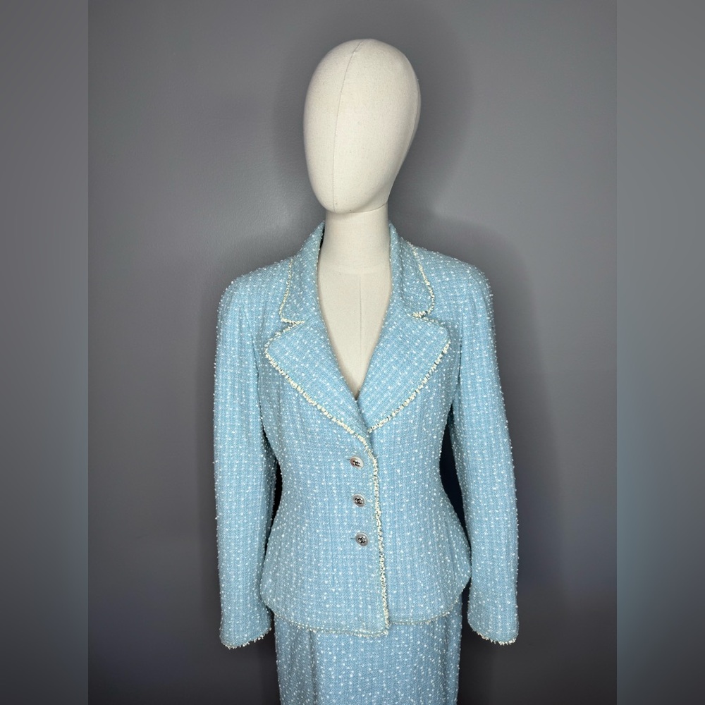 Chanel 1997 Blue White Princess Diana Tweed Suit. - Picture 10 of 16